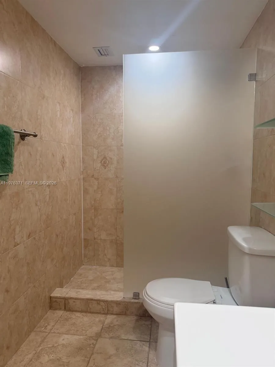 18031 Biscayne Blvd 201, Aventura, Florida 33160, Aventura, Florida 33160, ,1 BathroomBathrooms,Residential Lease,For Rent,18031 Biscayne Blvd 201, Aventura, Florida 33160,A11976371