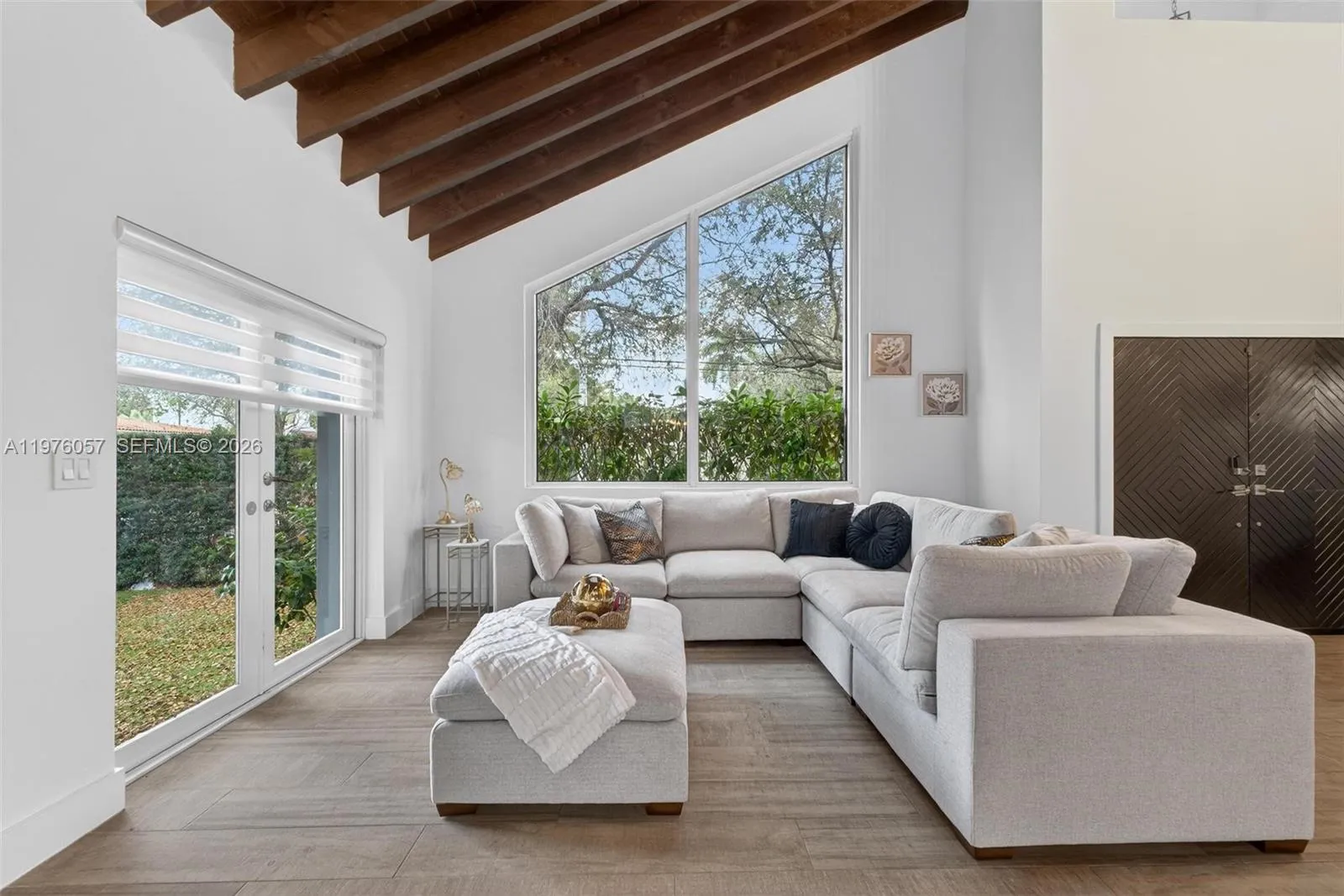 Coral Gables, Florida 33134, 3 Bedrooms Bedrooms, ,3 BathroomsBathrooms,Residential Lease,For Rent,A11976057