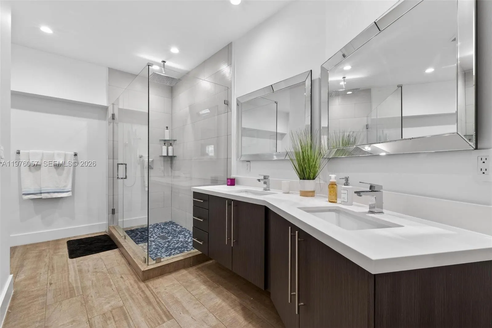 Coral Gables, Florida 33134, 3 Bedrooms Bedrooms, ,3 BathroomsBathrooms,Residential Lease,For Rent,A11976057
