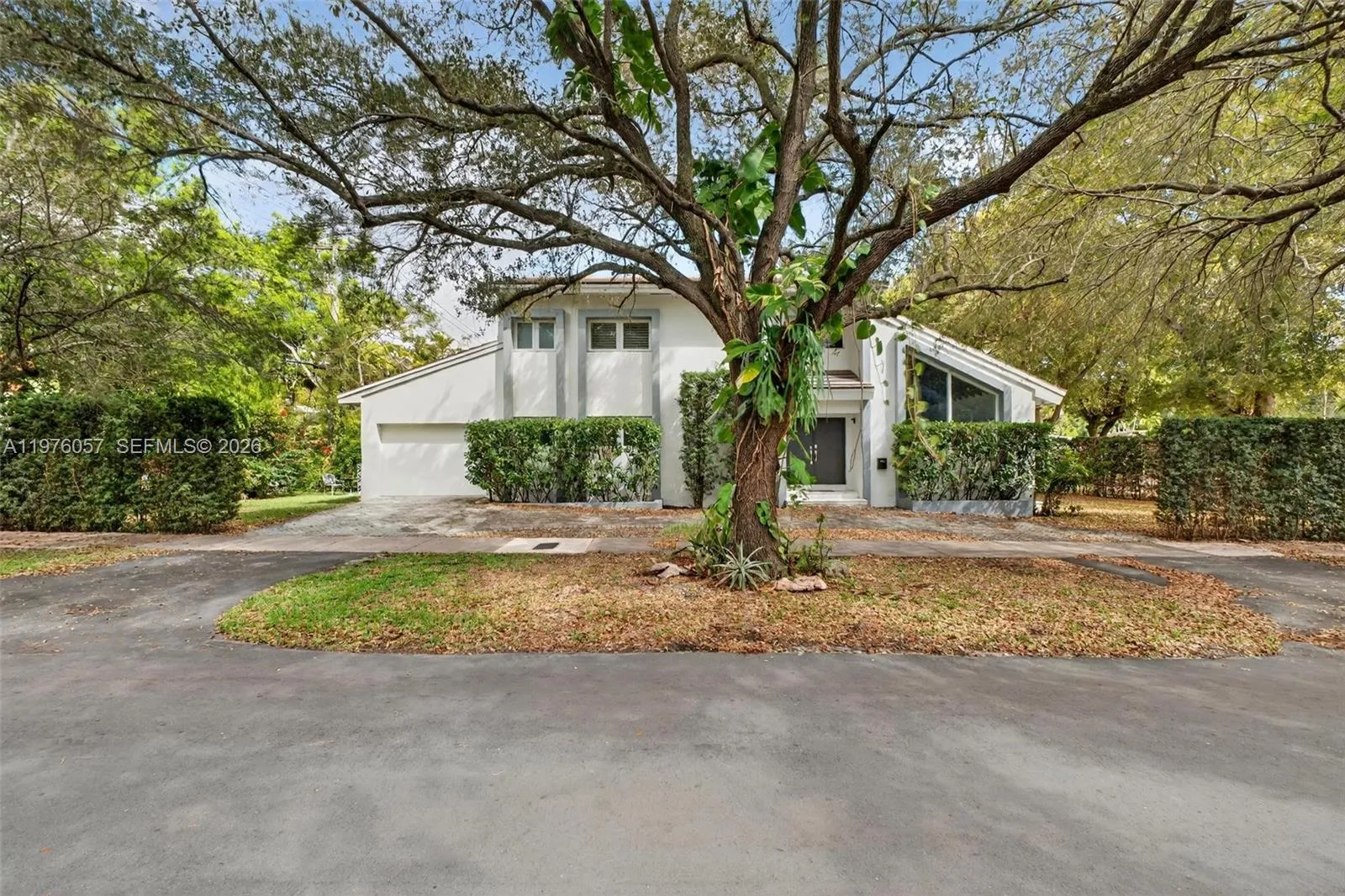 Coral Gables, Florida 33134, 3 Bedrooms Bedrooms, ,3 BathroomsBathrooms,Residential Lease,For Rent,A11976057