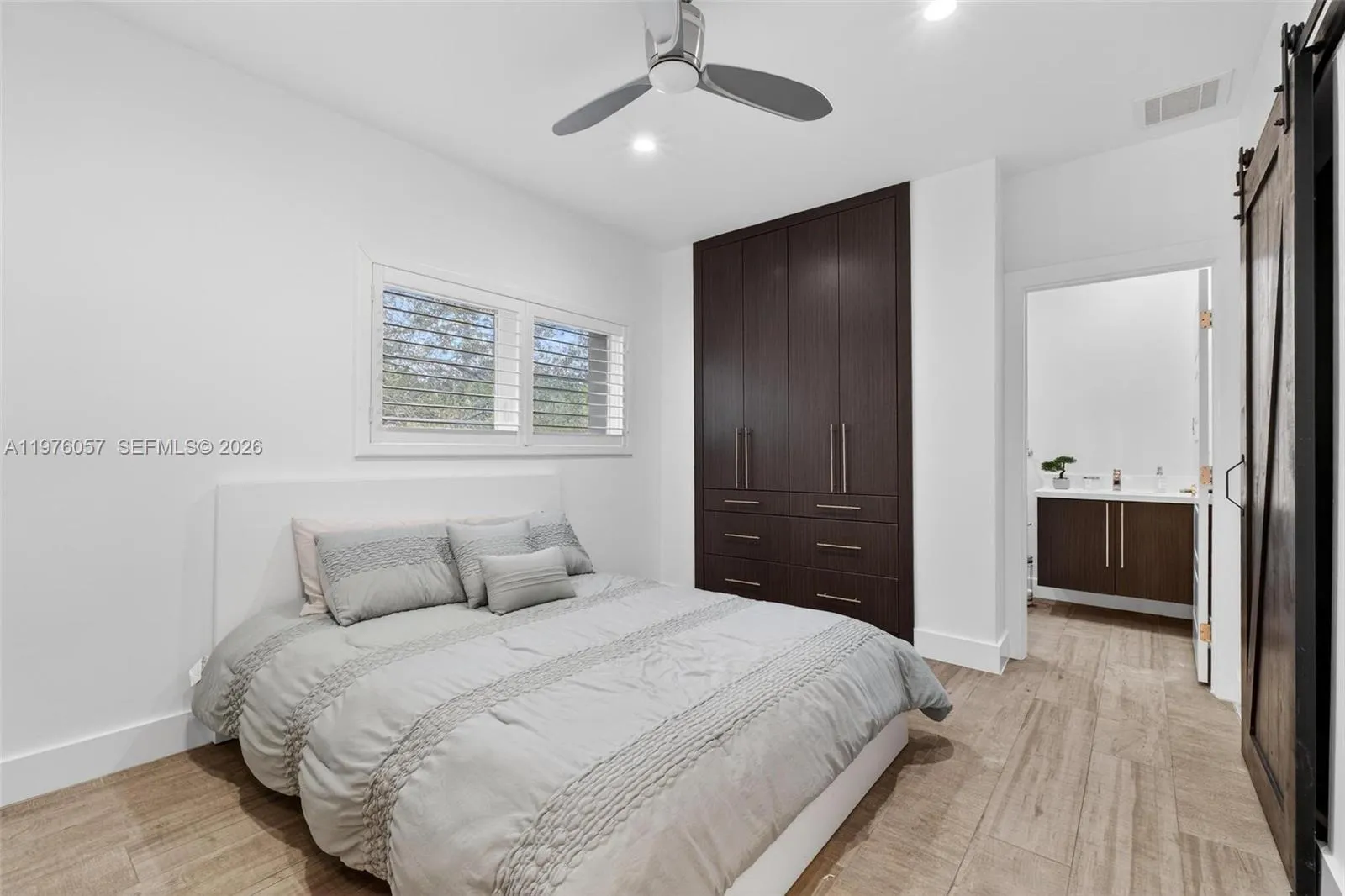 Coral Gables, Florida 33134, 3 Bedrooms Bedrooms, ,3 BathroomsBathrooms,Residential Lease,For Rent,A11976057