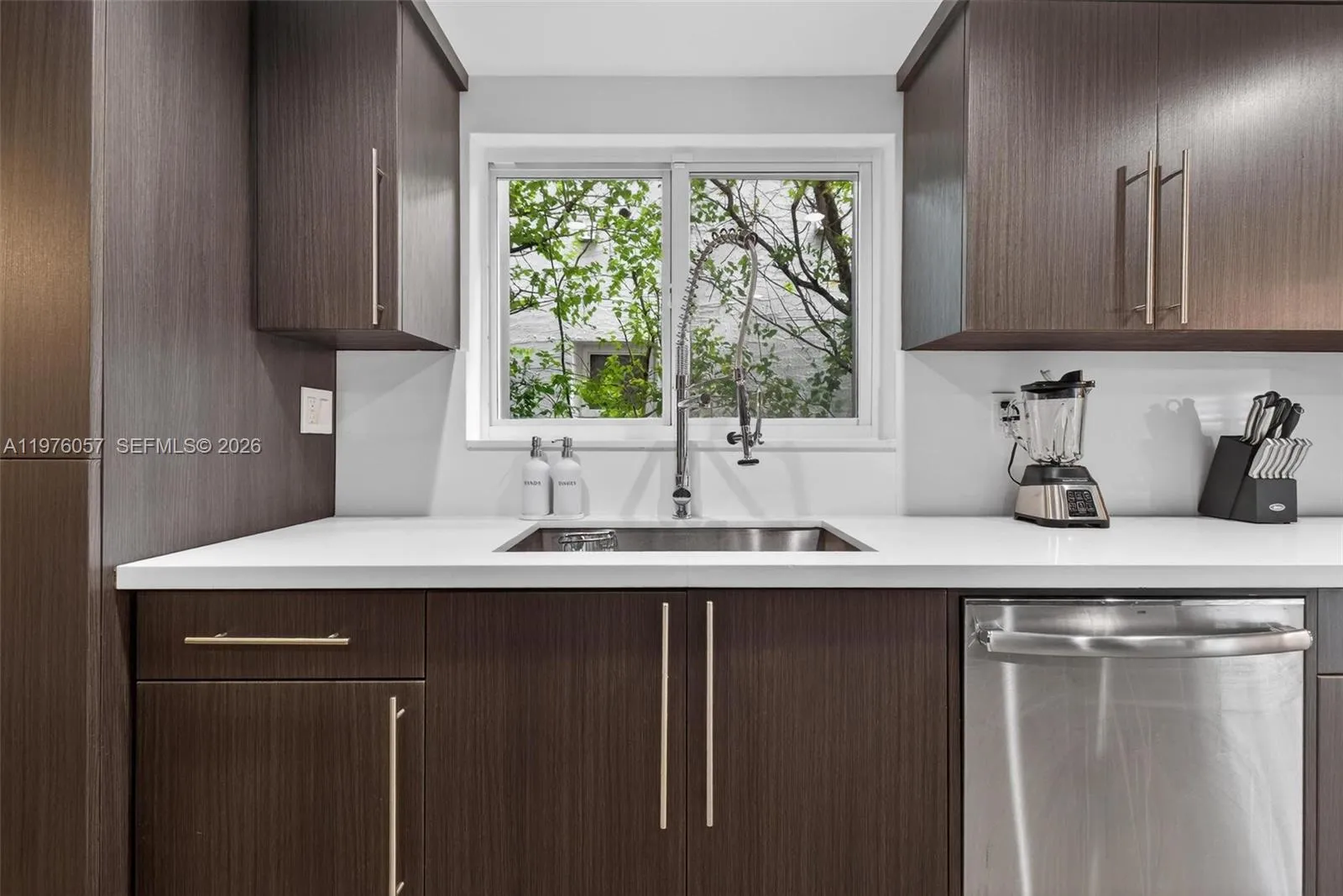 Coral Gables, Florida 33134, 3 Bedrooms Bedrooms, ,3 BathroomsBathrooms,Residential Lease,For Rent,A11976057