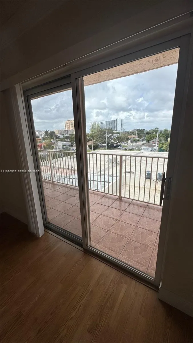 2441 Sw 31st Ave 303, Miami, Florida 33145, Miami, Florida 33145, 1 Bedroom Bedrooms, ,1 BathroomBathrooms,Residential,For Sale,2441 Sw 31st Ave 303, Miami, Florida 33145,A11970567