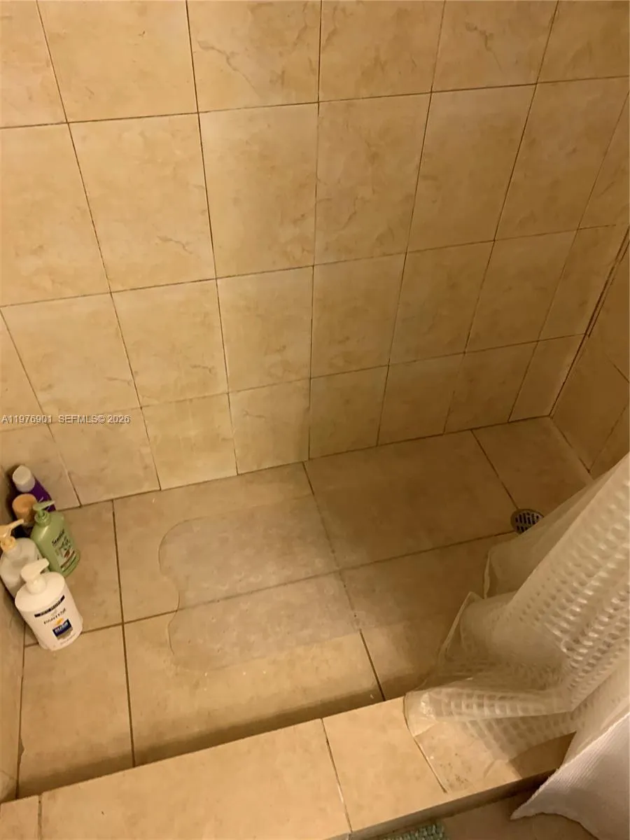 183 Lakeview Dr 203, Weston, Florida 33326, Weston, Florida 33326, 2 Bedrooms Bedrooms, ,2 BathroomsBathrooms,Residential,For Sale,183 Lakeview Dr 203, Weston, Florida 33326,A11976901