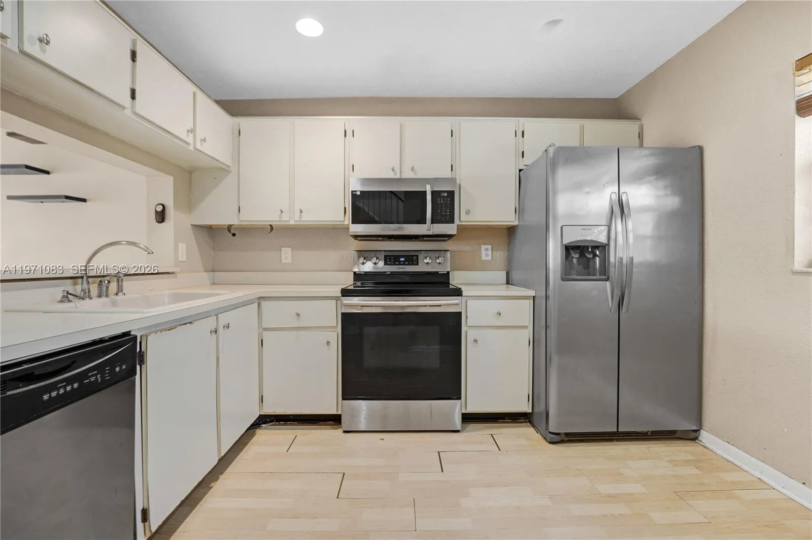 11625 Nw 11th St 11625, Pembroke Pines, Florida 33, Pembroke Pines, Florida 33026, 2 Bedrooms Bedrooms, ,2 BathroomsBathrooms,Residential,For Sale,11625 Nw 11th St 11625, Pembroke Pines, Florida 33,A11971083