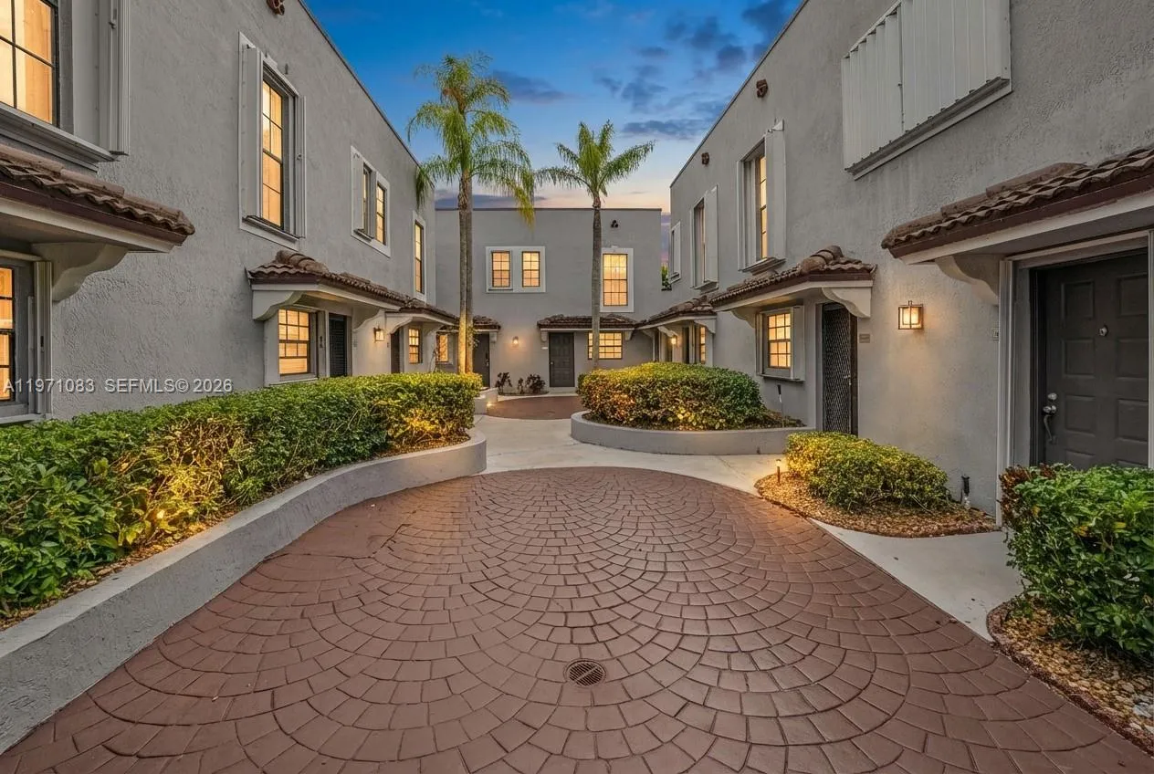 11625 Nw 11th St 11625, Pembroke Pines, Florida 33, Pembroke Pines, Florida 33026, 2 Bedrooms Bedrooms, ,2 BathroomsBathrooms,Residential,For Sale,11625 Nw 11th St 11625, Pembroke Pines, Florida 33,A11971083