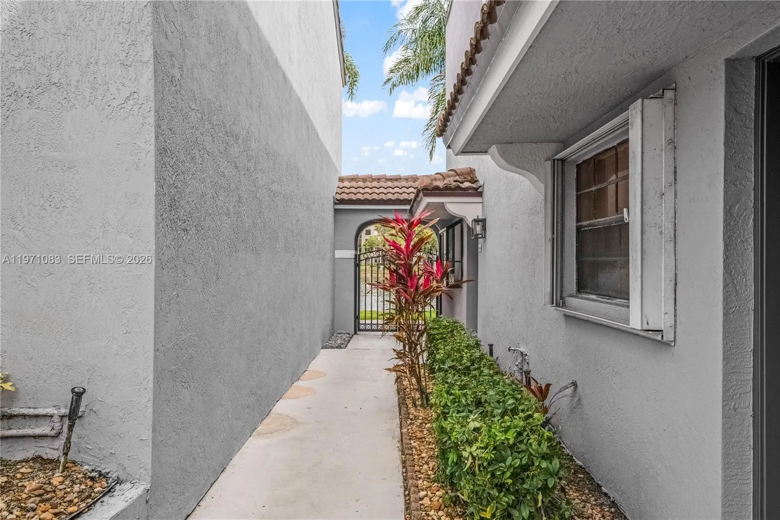 11625 Nw 11th St 11625, Pembroke Pines, Florida 33, Pembroke Pines, Florida 33026, 2 Bedrooms Bedrooms, ,2 BathroomsBathrooms,Residential,For Sale,11625 Nw 11th St 11625, Pembroke Pines, Florida 33,A11971083