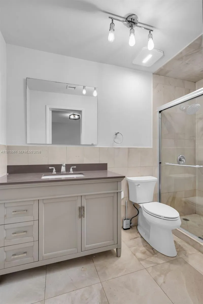 2934 W Trade Ave B, Miami, Florida 33133, Miami, Florida 33133, 2 Bedrooms Bedrooms, ,2 BathroomsBathrooms,Residential,For Sale,2934 W Trade Ave B, Miami, Florida 33133,A11976061