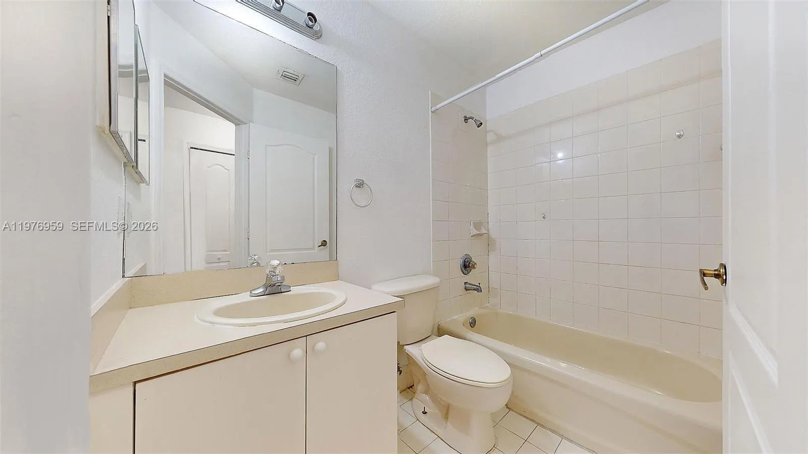 8980 W Flagler St 201, Miami, Florida 33174, Miami, Florida 33174, 3 Bedrooms Bedrooms, ,2 BathroomsBathrooms,Residential Lease,For Rent,8980 W Flagler St 201, Miami, Florida 33174,A11976959