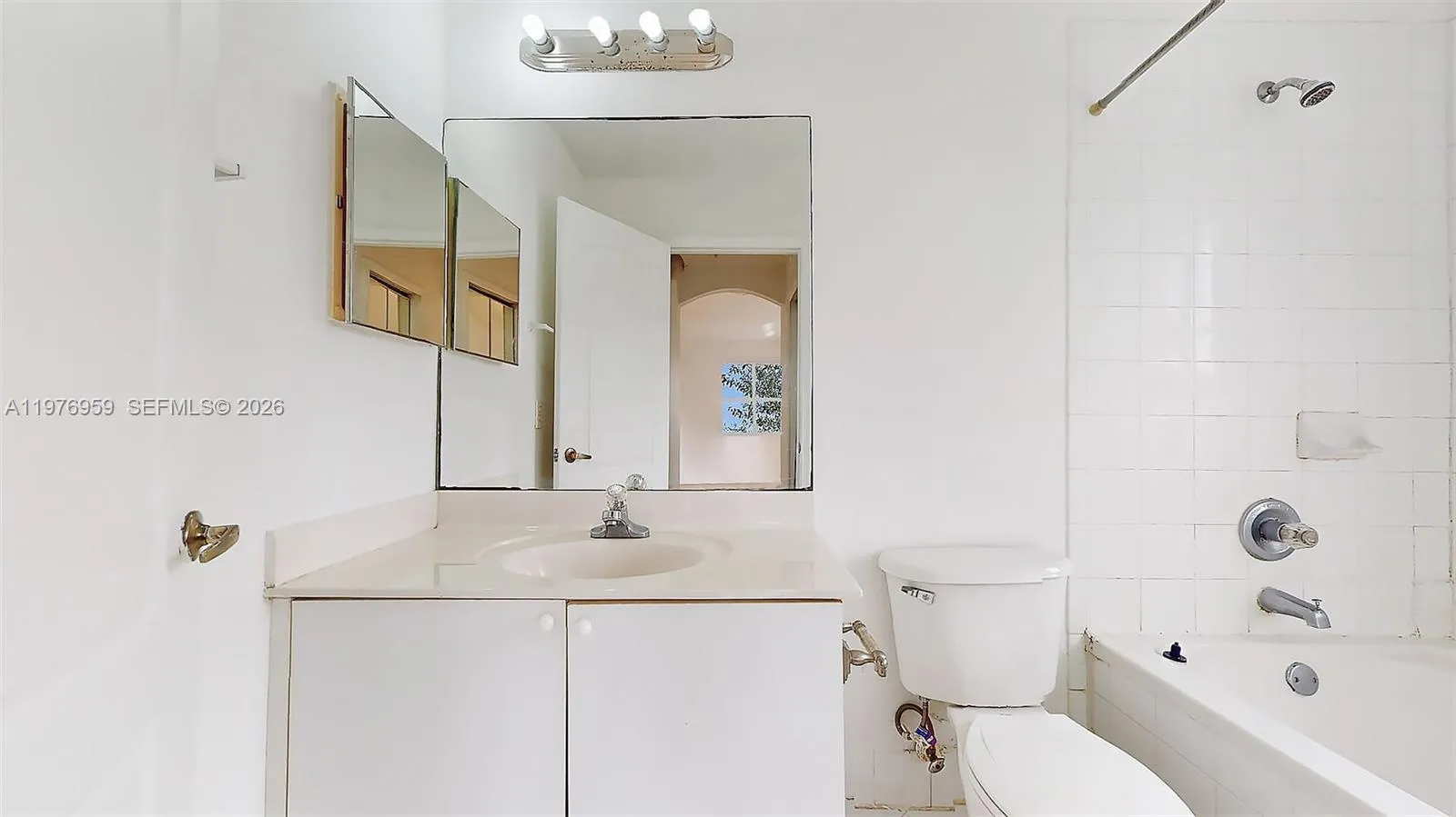 8980 W Flagler St 201, Miami, Florida 33174, Miami, Florida 33174, 3 Bedrooms Bedrooms, ,2 BathroomsBathrooms,Residential Lease,For Rent,8980 W Flagler St 201, Miami, Florida 33174,A11976959