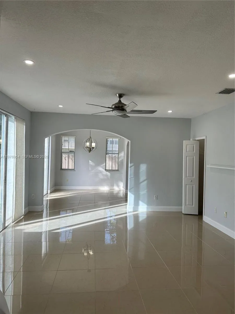 15673 Sw 39th St 235, Miramar, Florida 33027, Miramar, Florida 33027, 4 Bedrooms Bedrooms, ,3 BathroomsBathrooms,Residential Lease,For Rent,15673 Sw 39th St 235, Miramar, Florida 33027,A11976954