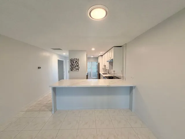 Dining area to kitchen