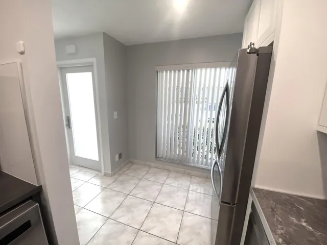Eat-in kitchen