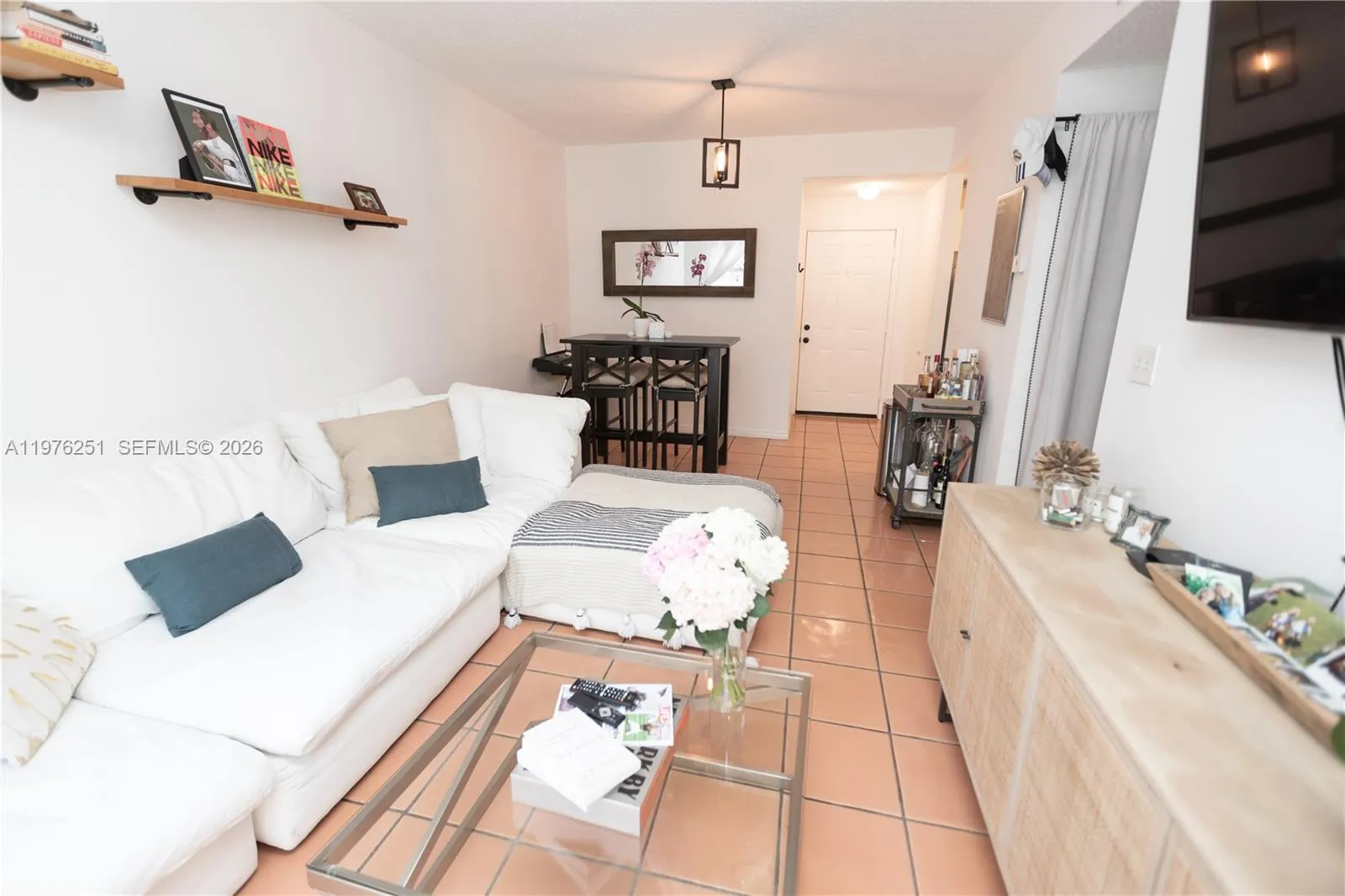 3007 Bird Ave 4, Miami, Florida 33133, Miami, Florida 33133, 1 Bedroom Bedrooms, ,1 BathroomBathrooms,Residential Lease,For Rent,3007 Bird Ave 4, Miami, Florida 33133,A11976251