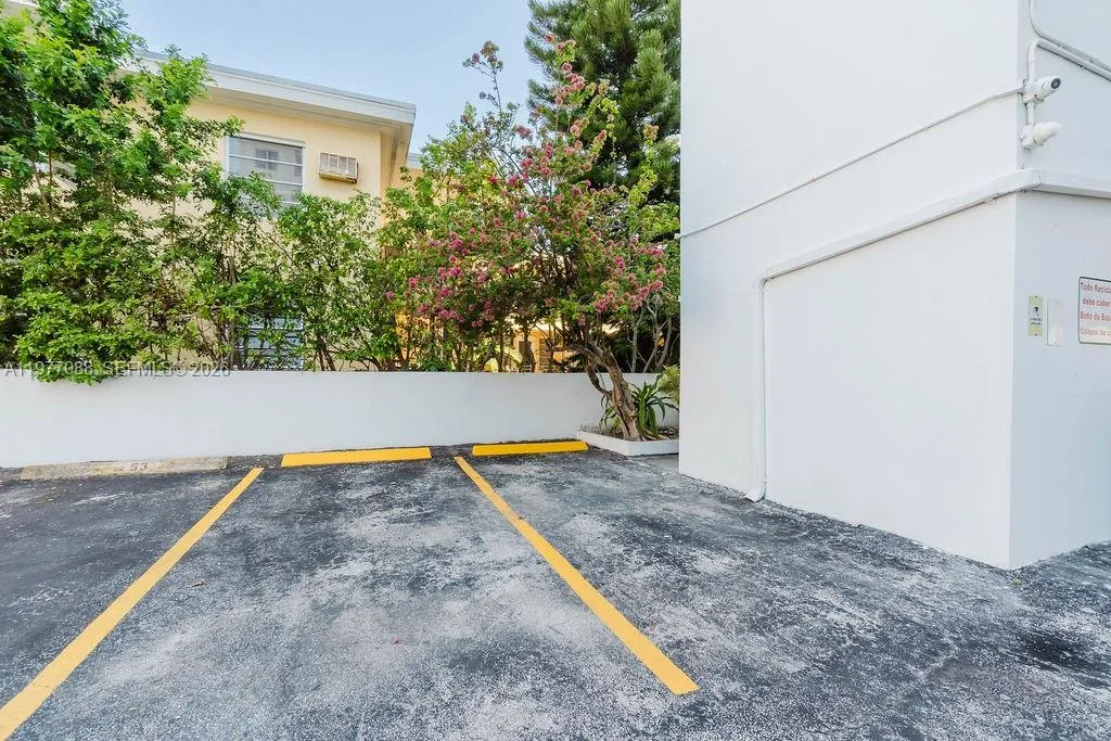 8000 Harding Ave 2b, Miami Beach, Florida 33141, Miami Beach, Florida 33141, 1 Bedroom Bedrooms, ,1 BathroomBathrooms,Residential,For Sale,8000 Harding Ave 2b, Miami Beach, Florida 33141,A11977088