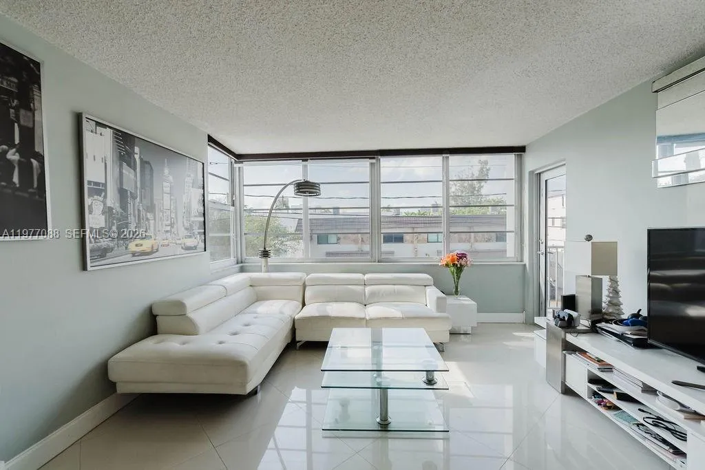 8000 Harding Ave 2b, Miami Beach, Florida 33141, Miami Beach, Florida 33141, 1 Bedroom Bedrooms, ,1 BathroomBathrooms,Residential,For Sale,8000 Harding Ave 2b, Miami Beach, Florida 33141,A11977088