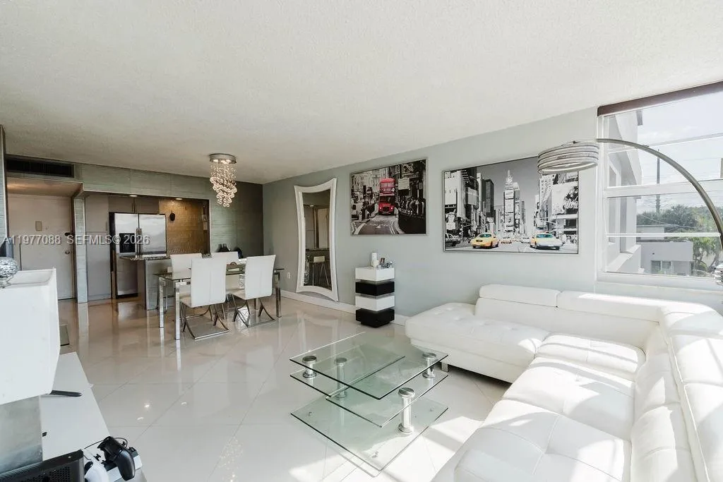8000 Harding Ave 2b, Miami Beach, Florida 33141, Miami Beach, Florida 33141, 1 Bedroom Bedrooms, ,1 BathroomBathrooms,Residential,For Sale,8000 Harding Ave 2b, Miami Beach, Florida 33141,A11977088