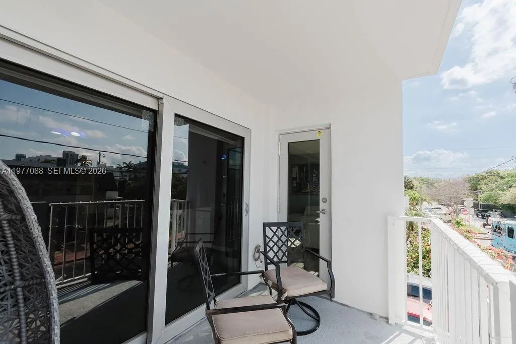 8000 Harding Ave 2b, Miami Beach, Florida 33141, Miami Beach, Florida 33141, 1 Bedroom Bedrooms, ,1 BathroomBathrooms,Residential,For Sale,8000 Harding Ave 2b, Miami Beach, Florida 33141,A11977088