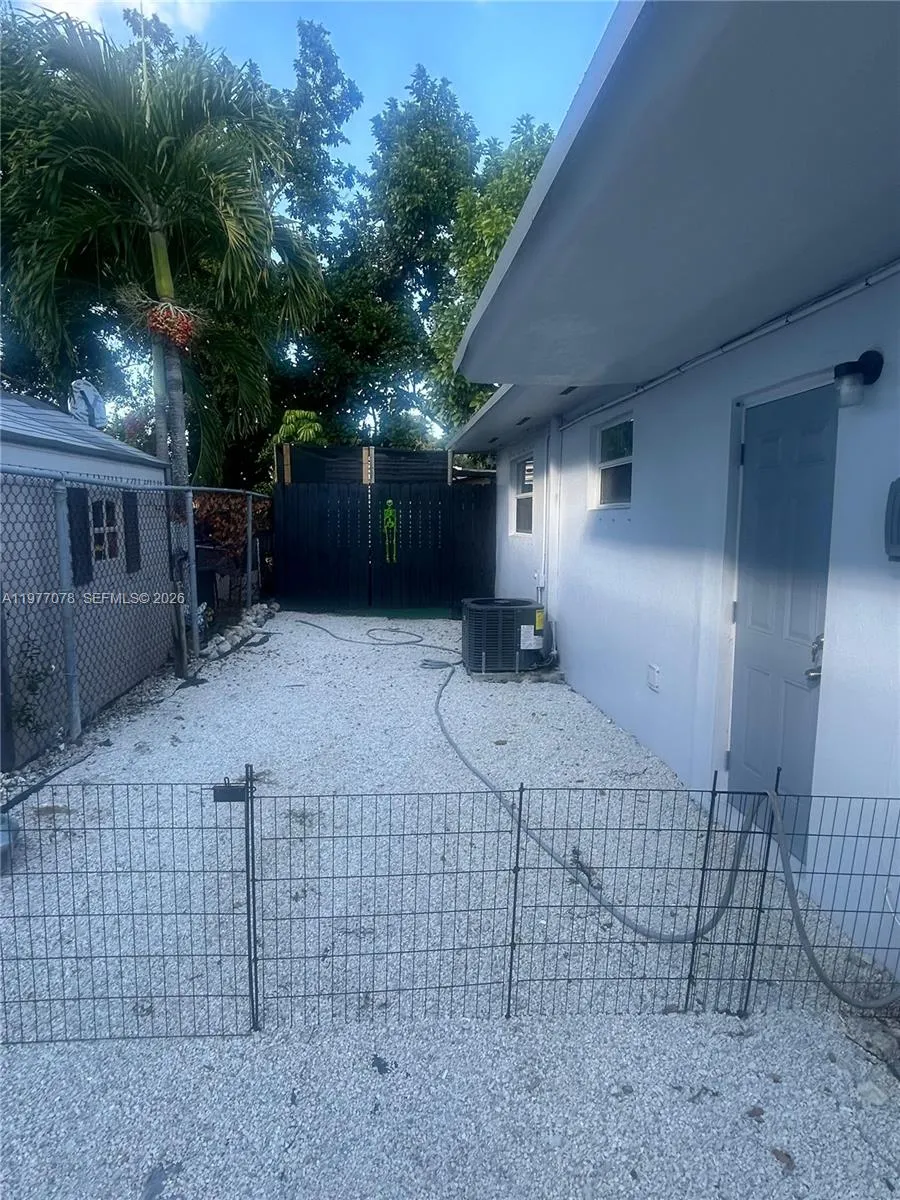 2929 Nw 47th St 2, Miami, Florida 33142, Miami, Florida 33142, 2 Bedrooms Bedrooms, ,1 BathroomBathrooms,Residential Lease,For Rent,2929 Nw 47th St 2, Miami, Florida 33142,A11977078