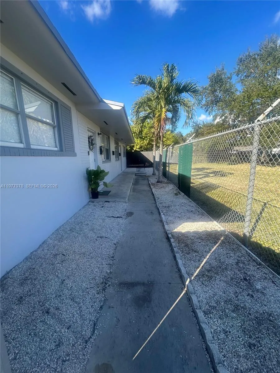 2929 Nw 47th St 2, Miami, Florida 33142, Miami, Florida 33142, 2 Bedrooms Bedrooms, ,1 BathroomBathrooms,Residential Lease,For Rent,2929 Nw 47th St 2, Miami, Florida 33142,A11977078