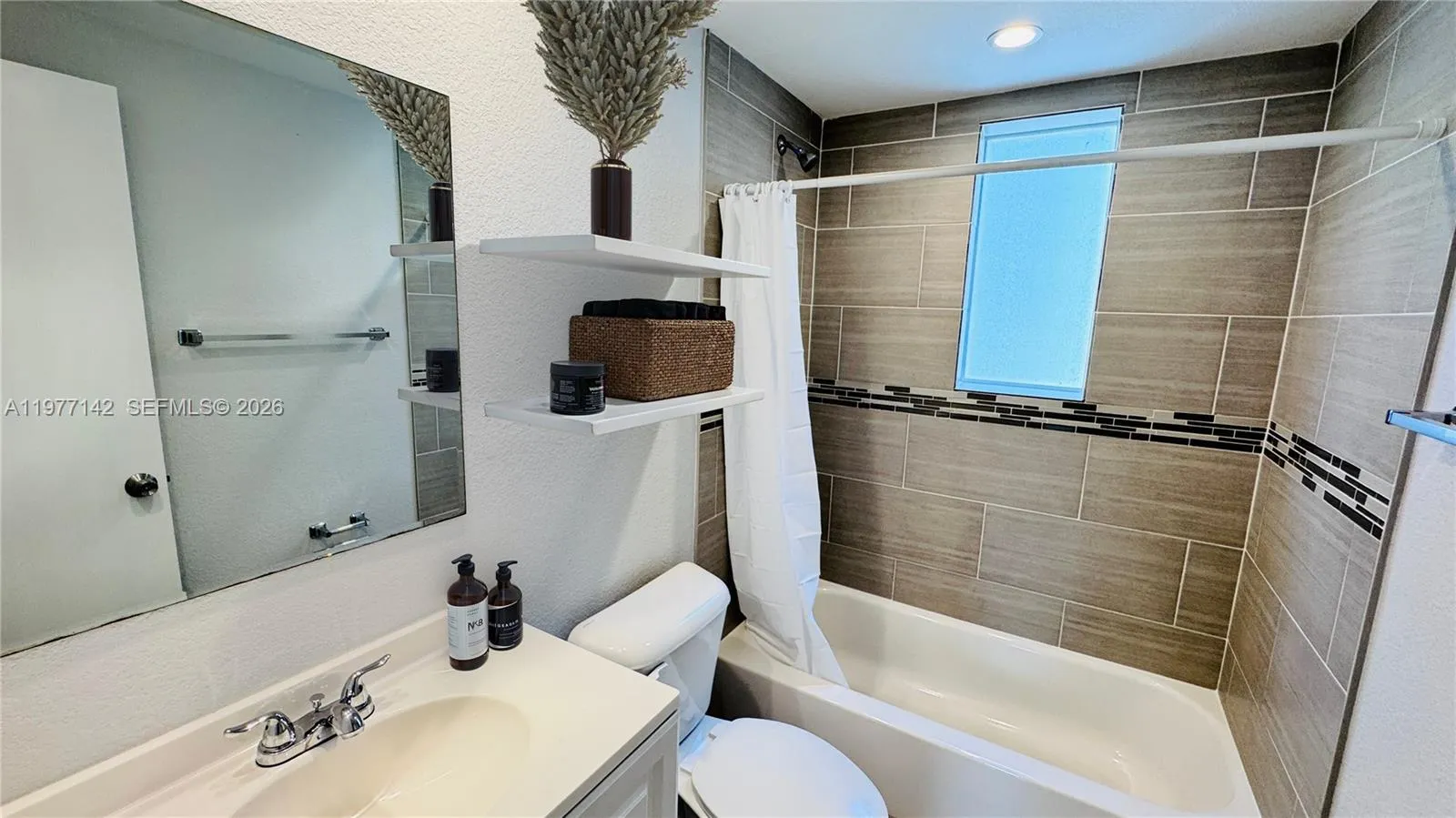 1737 Nw 3rd Ave 2, Miami, Florida 33136, Miami, Florida 33136, 1 Bedroom Bedrooms, ,1 BathroomBathrooms,Residential Lease,For Rent,1737 Nw 3rd Ave 2, Miami, Florida 33136,A11977142