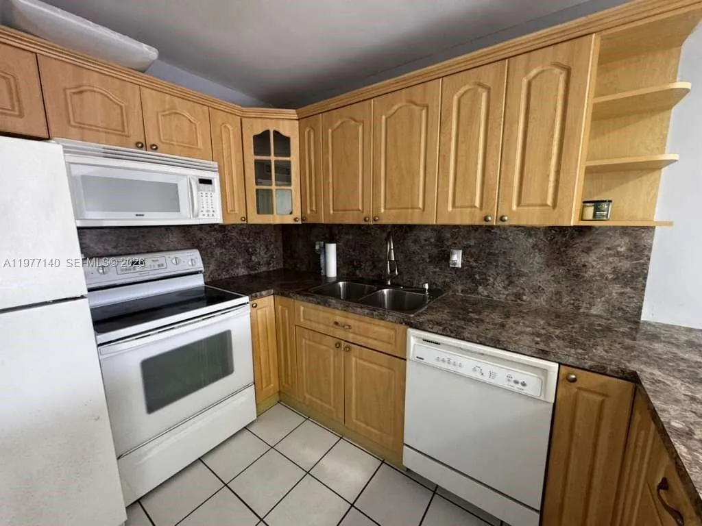 8005 Lake Dr 404, Doral, Florida 33166, Doral, Florida 33166, 1 Bedroom Bedrooms, ,1 BathroomBathrooms,Residential Lease,For Rent,8005 Lake Dr 404, Doral, Florida 33166,A11977140