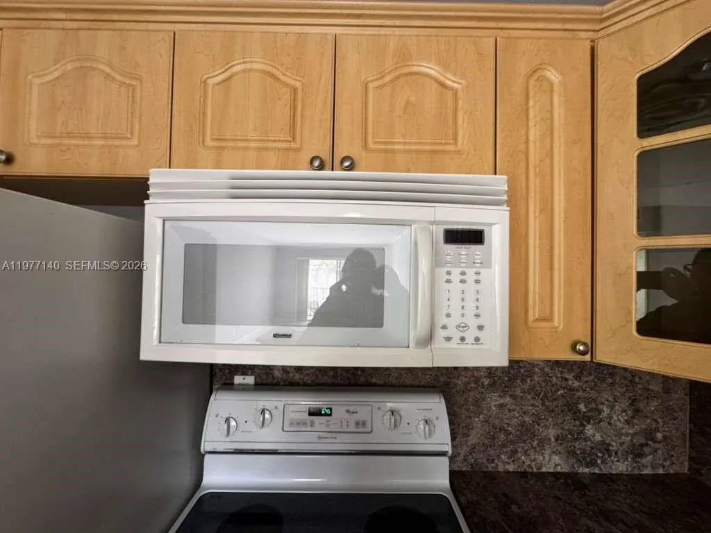 8005 Lake Dr 404, Doral, Florida 33166, Doral, Florida 33166, 1 Bedroom Bedrooms, ,1 BathroomBathrooms,Residential Lease,For Rent,8005 Lake Dr 404, Doral, Florida 33166,A11977140