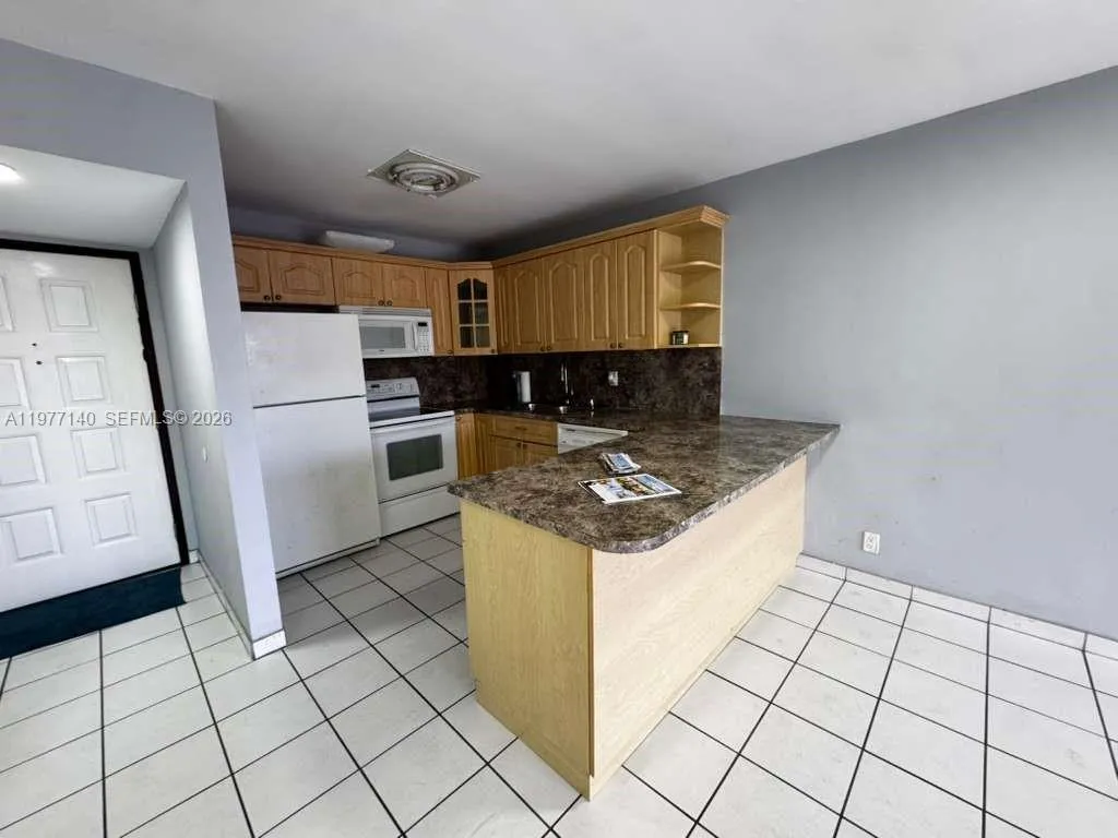 8005 Lake Dr 404, Doral, Florida 33166, Doral, Florida 33166, 1 Bedroom Bedrooms, ,1 BathroomBathrooms,Residential Lease,For Rent,8005 Lake Dr 404, Doral, Florida 33166,A11977140