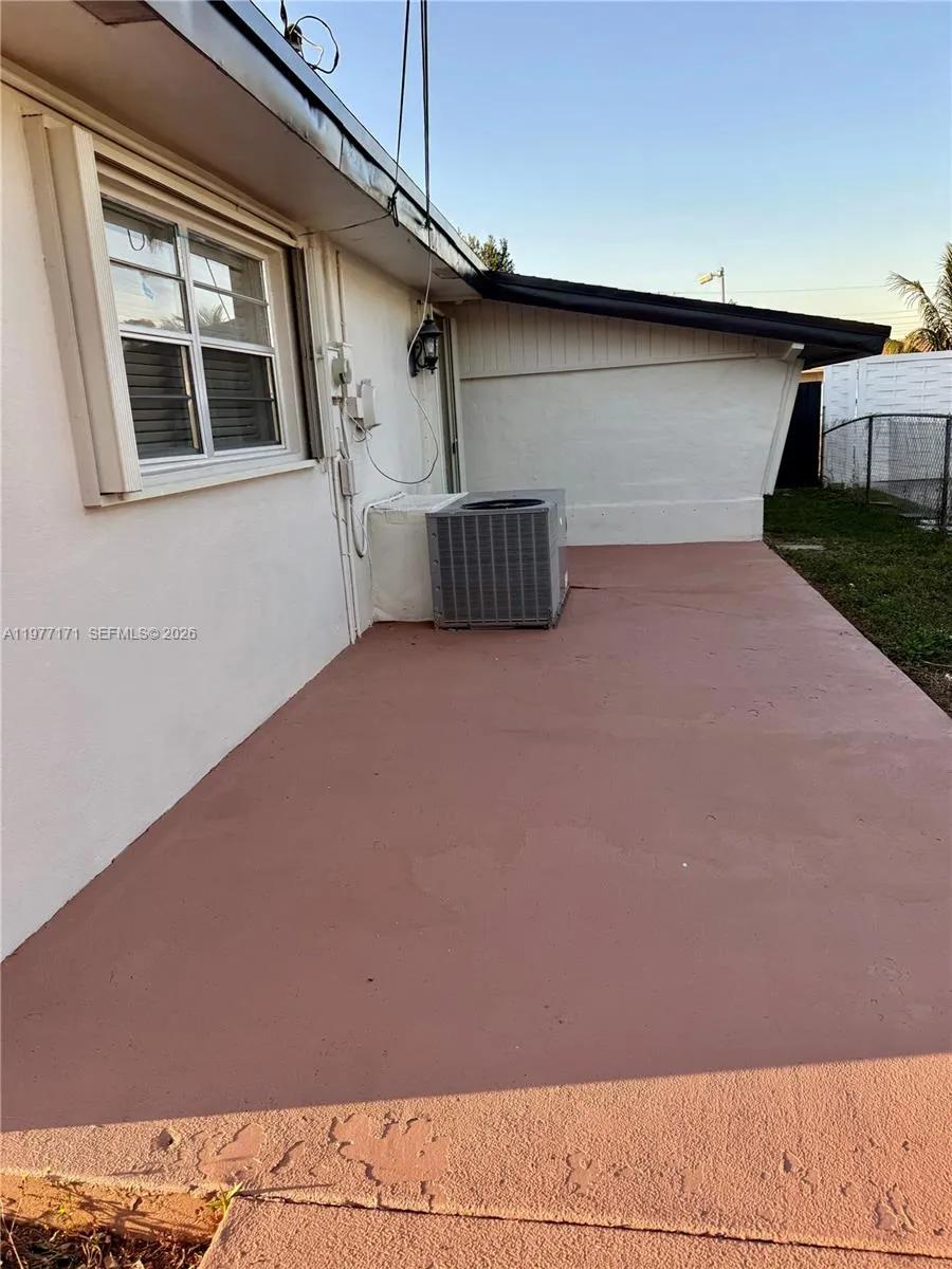 7910 Nw 12th St, Pembroke Pines, Florida 33024, Pembroke Pines, Florida 33024, 4 Bedrooms Bedrooms, ,2 BathroomsBathrooms,Residential Lease,For Rent,7910 Nw 12th St, Pembroke Pines, Florida 33024,A11977171