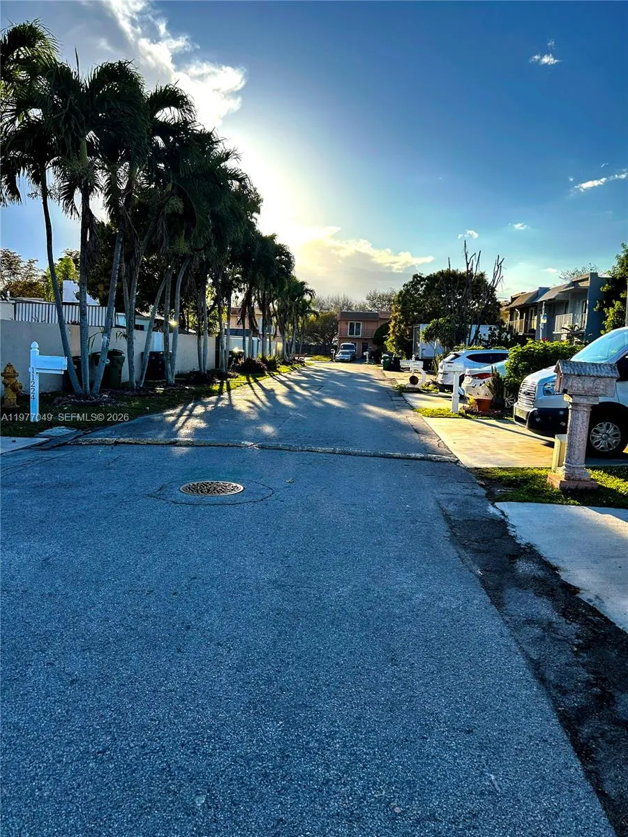 11219 Sw 33 Rd Circle Pl 11219 Sw 33 Rd Cir Pl, Mi, Miami, Florida 33165, 3 Bedrooms Bedrooms, ,1 BathroomBathrooms,Residential,For Sale,11219 Sw 33 Rd Circle Pl 11219 Sw 33 Rd Cir Pl, Mi,A11977049