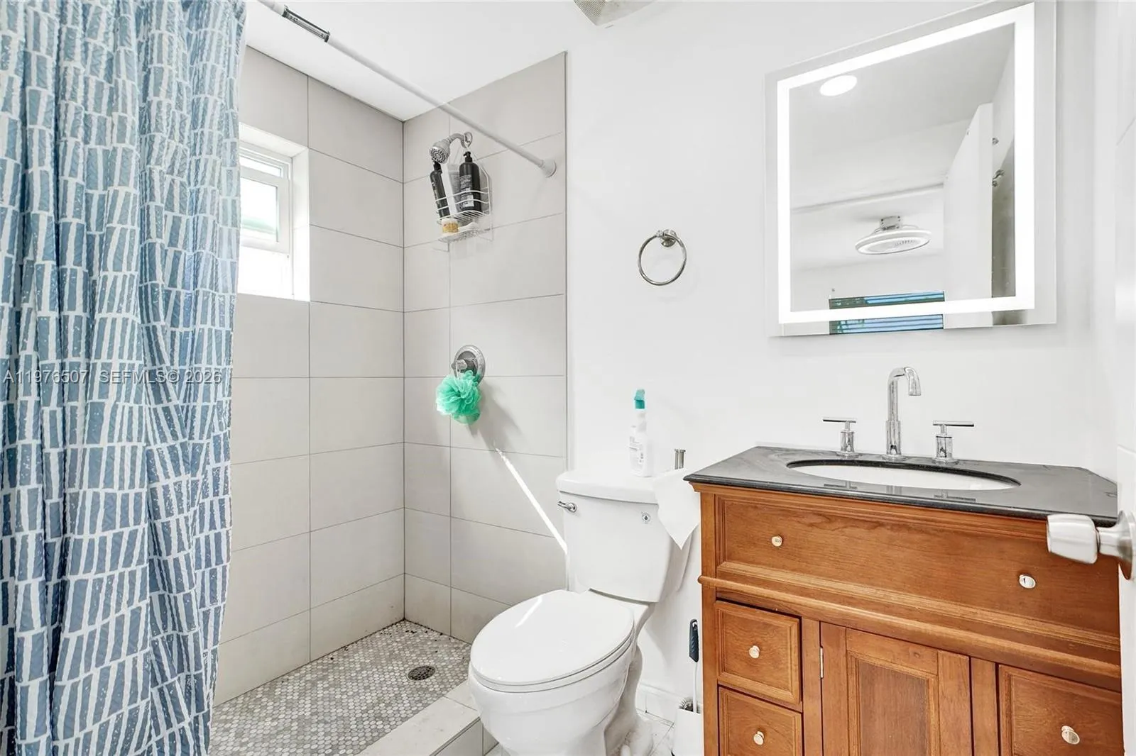 CLEAN AND EFFICIENT WALK IN SHOWER!