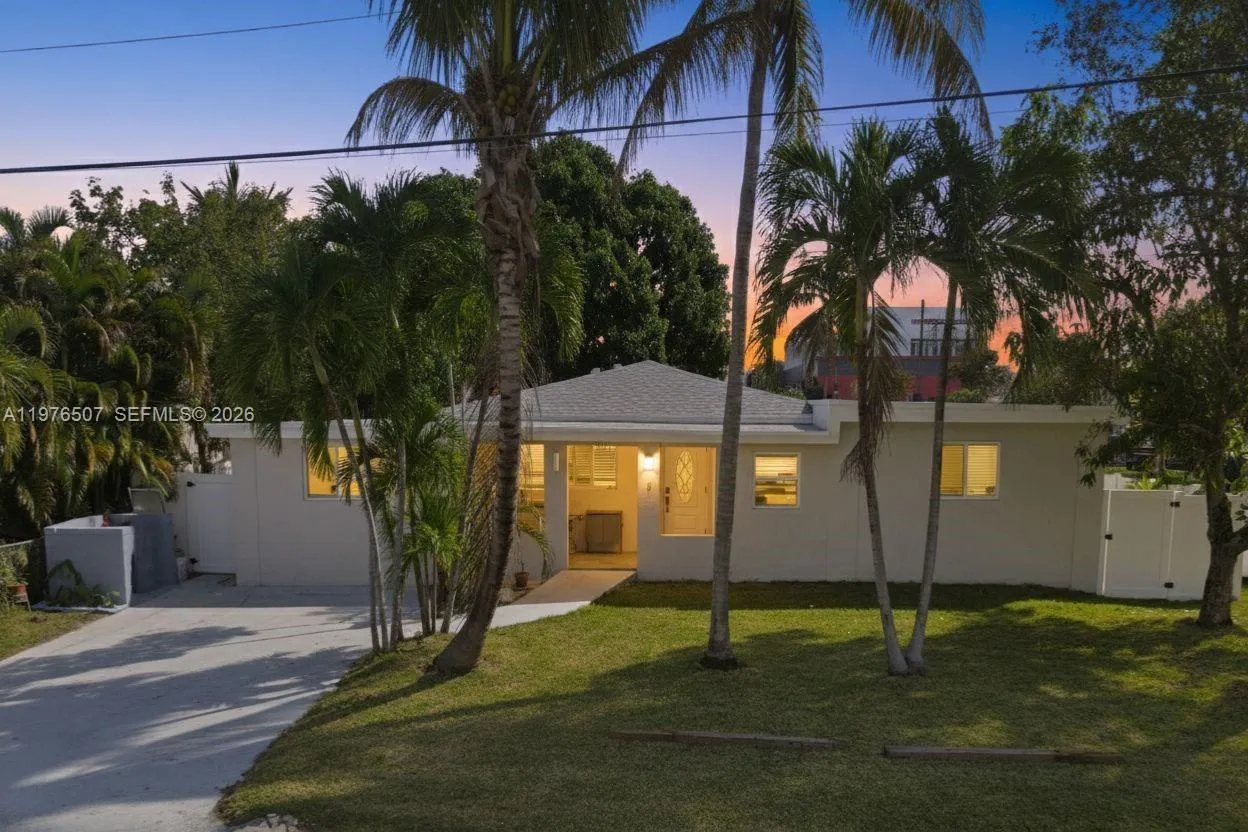 2001 N 22nd Avenue, Hollywood, Florida 33020, Hollywood, Florida 33020, ,Residential Income,For Sale,2001 N 22nd Avenue, Hollywood, Florida 33020,A11976507