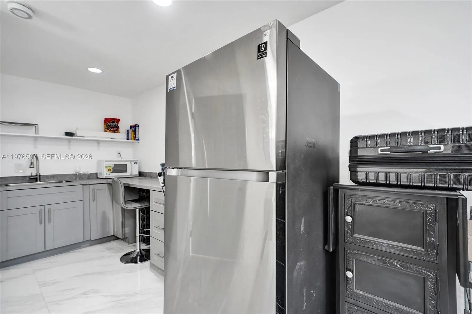 FULL KITCHEN FOR ONE OF YOUR SMALLER UNITS!