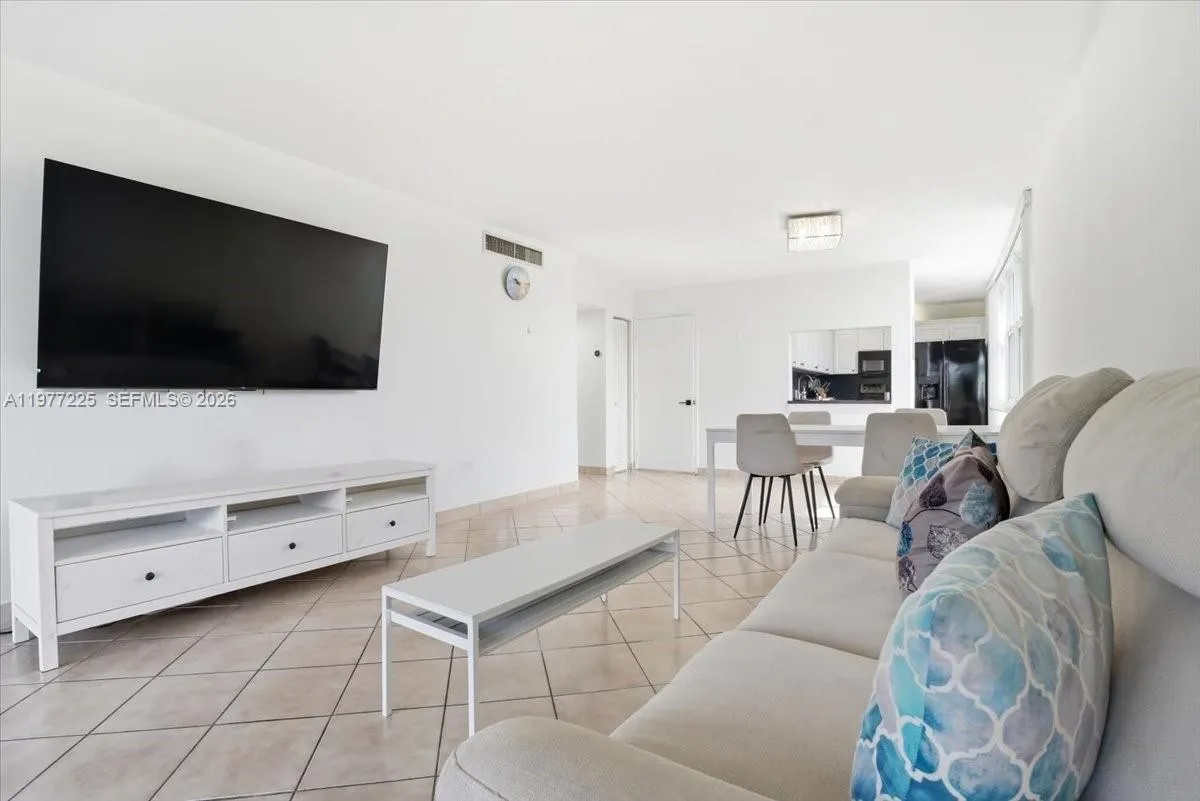 9410 Tangerine Pl 407, Davie, Florida 33324, Davie, Florida 33324, 2 Bedrooms Bedrooms, ,2 BathroomsBathrooms,Residential Lease,For Rent,9410 Tangerine Pl 407, Davie, Florida 33324,A11977225