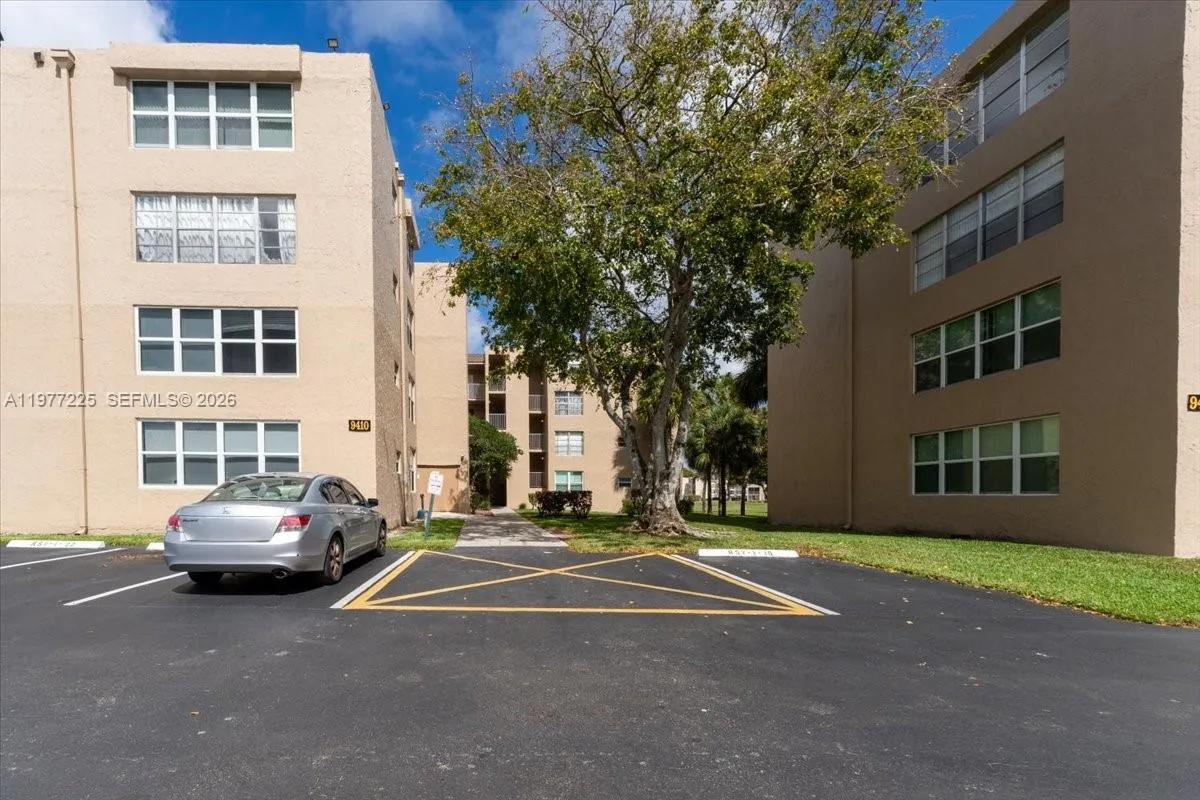 9410 Tangerine Pl 407, Davie, Florida 33324, Davie, Florida 33324, 2 Bedrooms Bedrooms, ,2 BathroomsBathrooms,Residential Lease,For Rent,9410 Tangerine Pl 407, Davie, Florida 33324,A11977225
