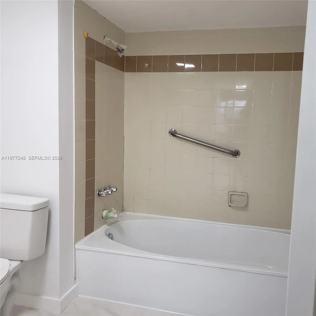 1301 Ne 7th St 314, Hallandale Beach, Florida 3300, Hallandale Beach, Florida 33009, 2 Bedrooms Bedrooms, ,2 BathroomsBathrooms,Residential Lease,For Rent,1301 Ne 7th St 314, Hallandale Beach, Florida 3300,A11977248