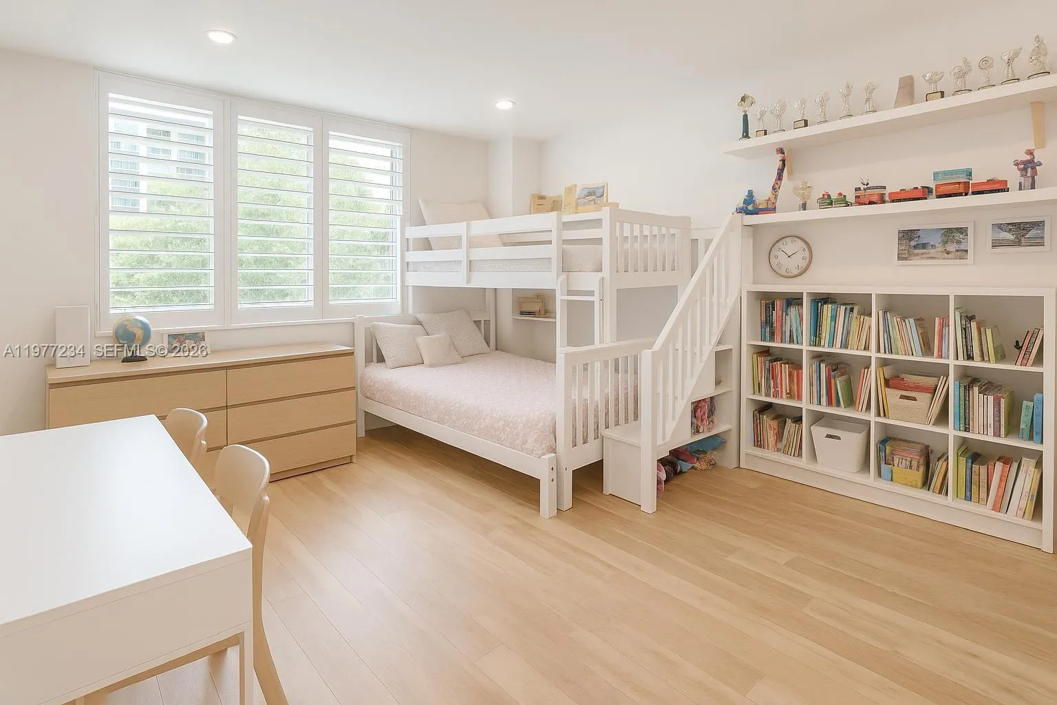 199 Ocean Lane Dr 115, Key Biscayne, Florida 33149, Key Biscayne, Florida 33149, 3 Bedrooms Bedrooms, ,2 BathroomsBathrooms,Residential Lease,For Rent,199 Ocean Lane Dr 115, Key Biscayne, Florida 33149,A11977234