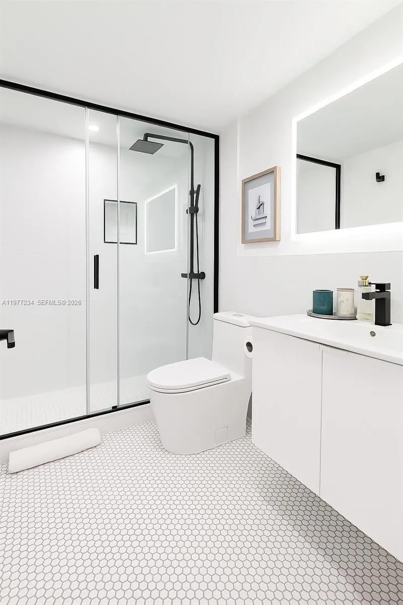 199 Ocean Lane Dr 115, Key Biscayne, Florida 33149, Key Biscayne, Florida 33149, 3 Bedrooms Bedrooms, ,2 BathroomsBathrooms,Residential Lease,For Rent,199 Ocean Lane Dr 115, Key Biscayne, Florida 33149,A11977234