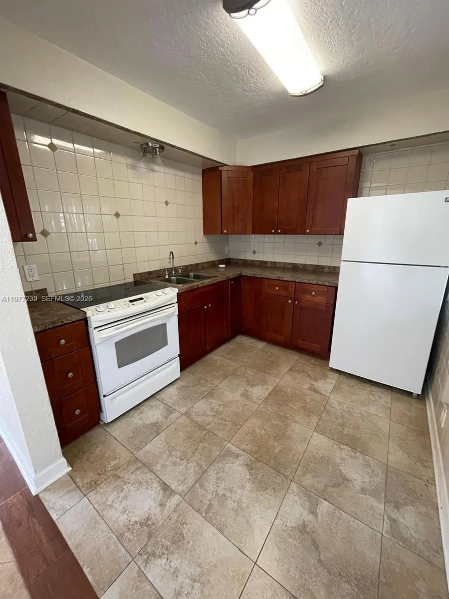 625 S 20th Ave 6, Hollywood, Florida 33020, Hollywood, Florida 33020, ,1 BathroomBathrooms,Residential Lease,For Rent,625 S 20th Ave 6, Hollywood, Florida 33020,A11977239