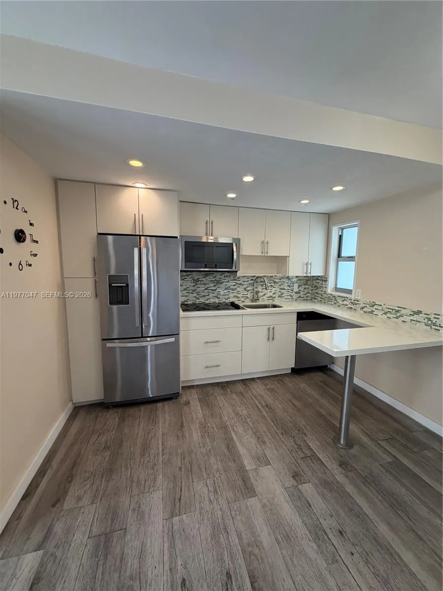 1340 Lincoln Rd 408, Miami Beach, Florida 33139, Miami Beach, Florida 33139, 1 Bedroom Bedrooms, ,1 BathroomBathrooms,Residential Lease,For Rent,1340 Lincoln Rd 408, Miami Beach, Florida 33139,A11977047