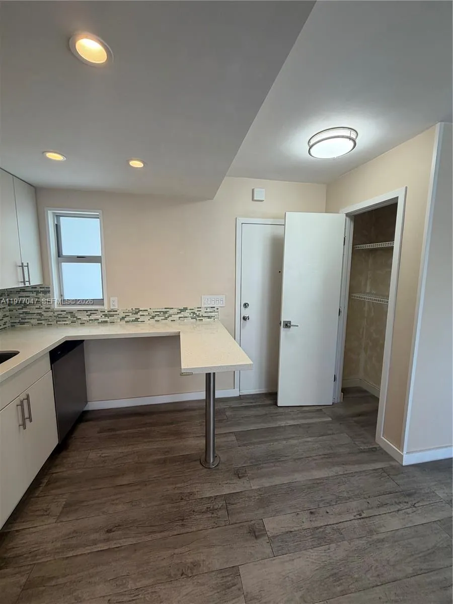 1340 Lincoln Rd 408, Miami Beach, Florida 33139, Miami Beach, Florida 33139, 1 Bedroom Bedrooms, ,1 BathroomBathrooms,Residential Lease,For Rent,1340 Lincoln Rd 408, Miami Beach, Florida 33139,A11977047