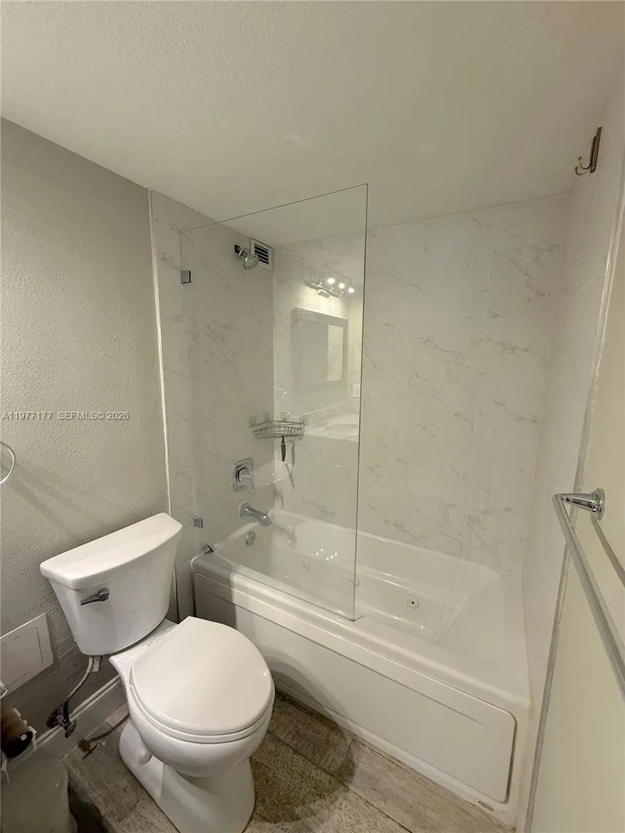 5750 Collins Ave 6g, Miami Beach, Florida 33140, Miami Beach, Florida 33140, 2 Bedrooms Bedrooms, ,2 BathroomsBathrooms,Residential Lease,For Rent,5750 Collins Ave 6g, Miami Beach, Florida 33140,A11977177