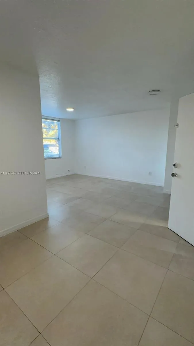 1885 W 56th St 112, Hialeah, Florida 33012, Hialeah, Florida 33012, 3 Bedrooms Bedrooms, ,1 BathroomBathrooms,Residential Lease,For Rent,1885 W 56th St 112, Hialeah, Florida 33012,A11977303
