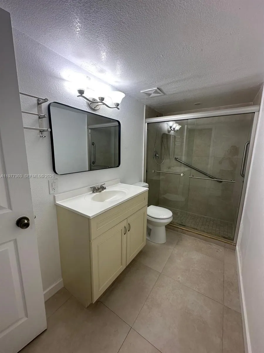 1885 W 56th St 112, Hialeah, Florida 33012, Hialeah, Florida 33012, 3 Bedrooms Bedrooms, ,1 BathroomBathrooms,Residential Lease,For Rent,1885 W 56th St 112, Hialeah, Florida 33012,A11977303