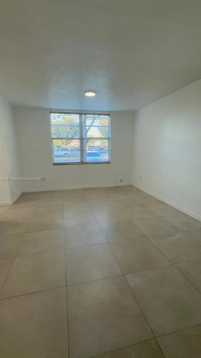 1885 W 56th St 112, Hialeah, Florida 33012, Hialeah, Florida 33012, 3 Bedrooms Bedrooms, ,1 BathroomBathrooms,Residential Lease,For Rent,1885 W 56th St 112, Hialeah, Florida 33012,A11977303