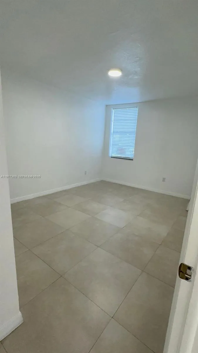 1885 W 56th St 112, Hialeah, Florida 33012, Hialeah, Florida 33012, 3 Bedrooms Bedrooms, ,1 BathroomBathrooms,Residential Lease,For Rent,1885 W 56th St 112, Hialeah, Florida 33012,A11977303