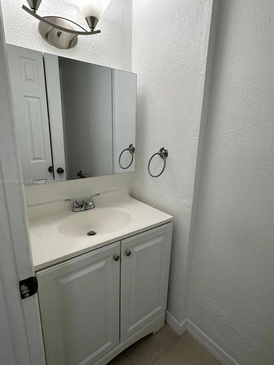 1885 W 56th St 112, Hialeah, Florida 33012, Hialeah, Florida 33012, 3 Bedrooms Bedrooms, ,1 BathroomBathrooms,Residential Lease,For Rent,1885 W 56th St 112, Hialeah, Florida 33012,A11977303