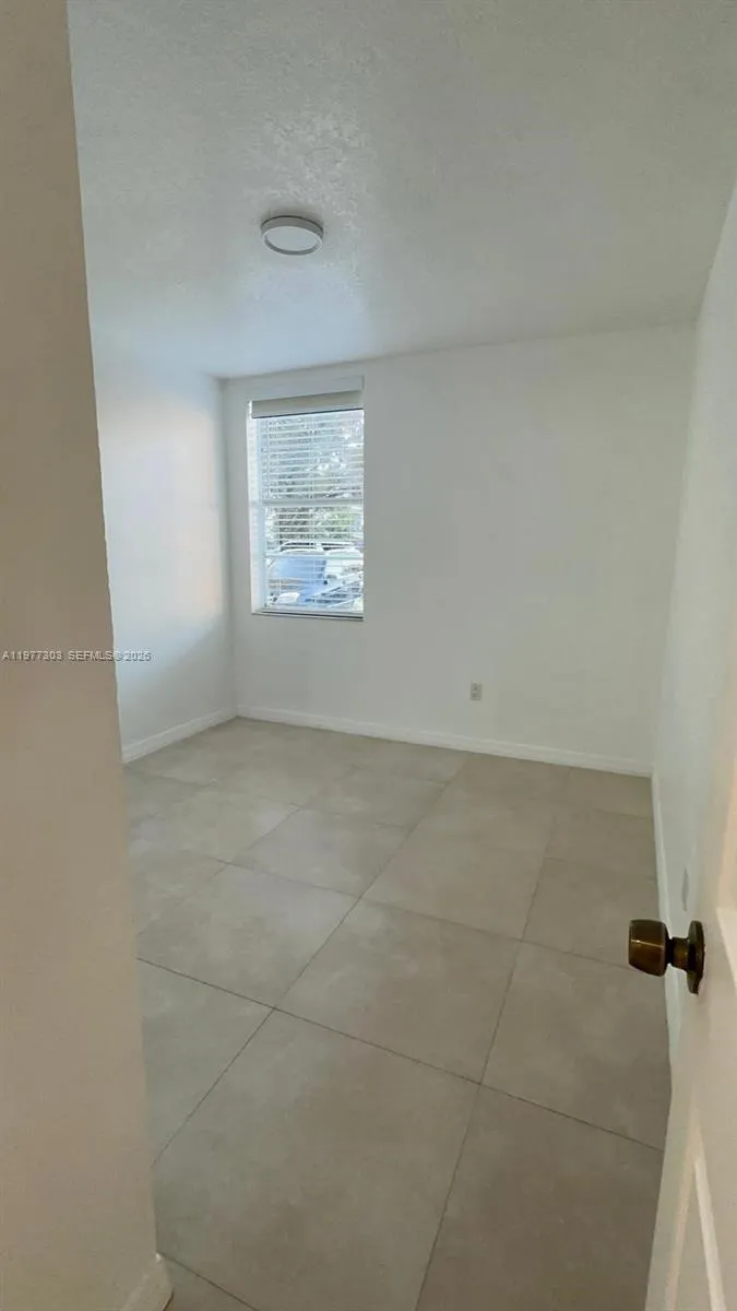 1885 W 56th St 112, Hialeah, Florida 33012, Hialeah, Florida 33012, 3 Bedrooms Bedrooms, ,1 BathroomBathrooms,Residential Lease,For Rent,1885 W 56th St 112, Hialeah, Florida 33012,A11977303