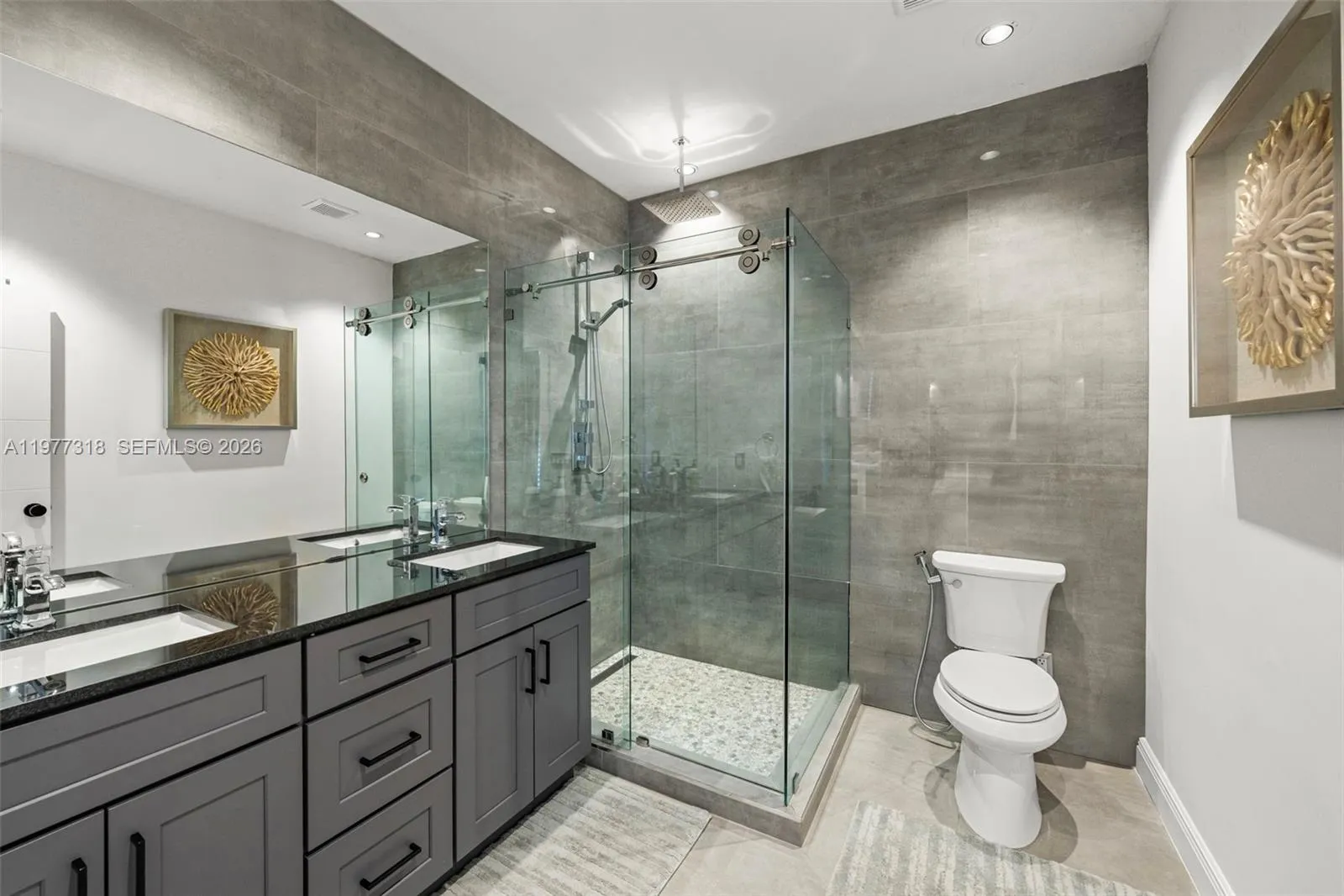 Bathroom on the 2nd floor.