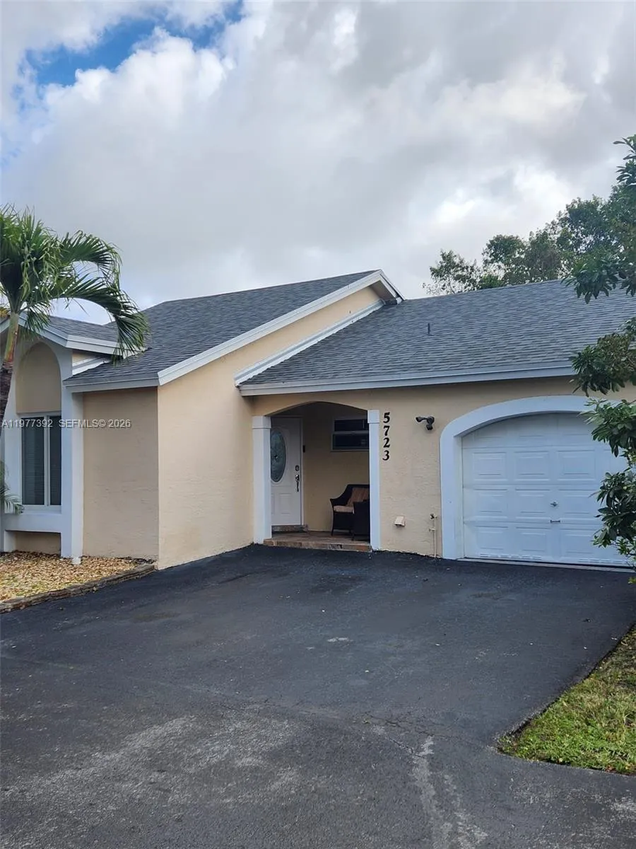5723 Nw 100th Ct, Doral, Florida 33178, Doral, Florida 33178, 3 Bedrooms Bedrooms, ,2 BathroomsBathrooms,Residential,For Sale,5723 Nw 100th Ct, Doral, Florida 33178,A11977392